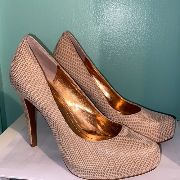BCBG PLATFORM NUDE SNAKE PRINT HEELS 7.5 SEXY BEAUTIFUL - Picture 2 of 13